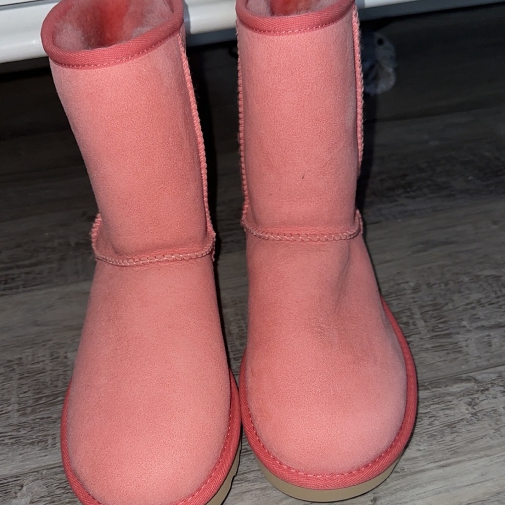 Brand new pink Uggs!